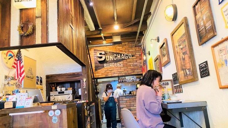 SUNCHAGO BURGERS(サンチャゴ バーガーズ)の店内風景1