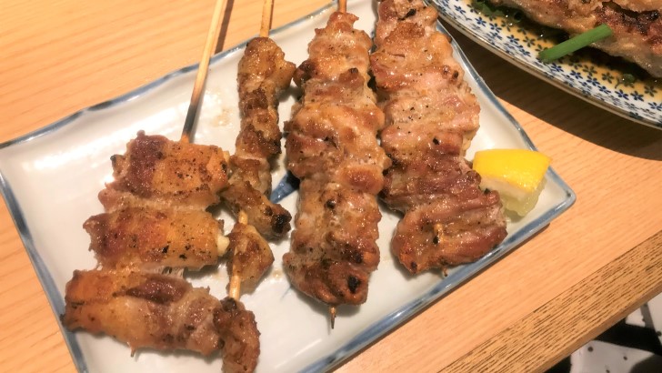 焼鳥のヒナタのチーズ巻き、牛テッチャン、せせり焼大串(塩)