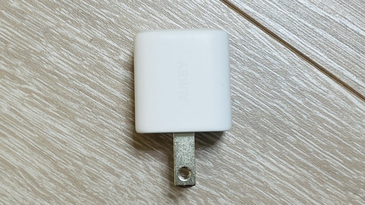 AUKEYの20W USB-C 急速充電器(型番：PA-B1)の外観2