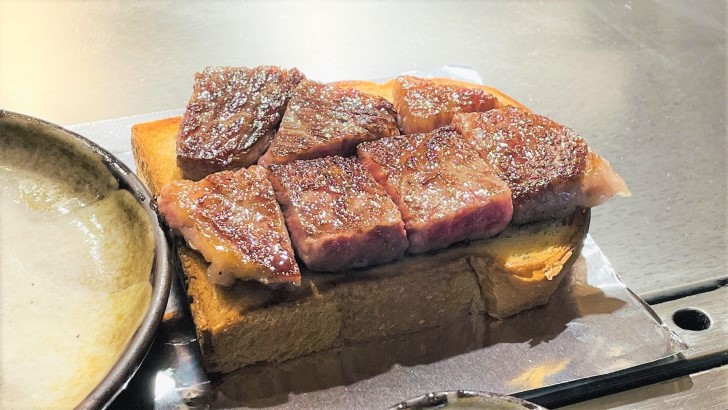 大井肉店本店レストランの神戸牛サーロインステーキ